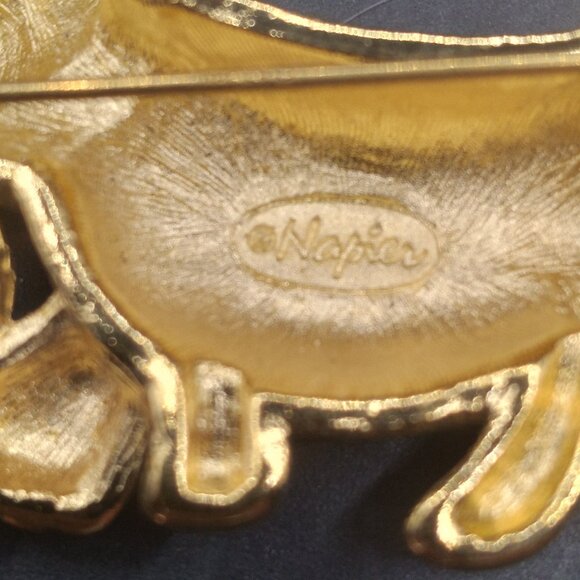 Signed NAPIER Scottish Terrier Dog Brooch with Pink Clear Crystals Gold plated - Picture 4 of 4